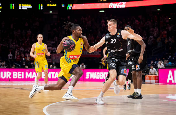 新球场的容 新球场的容